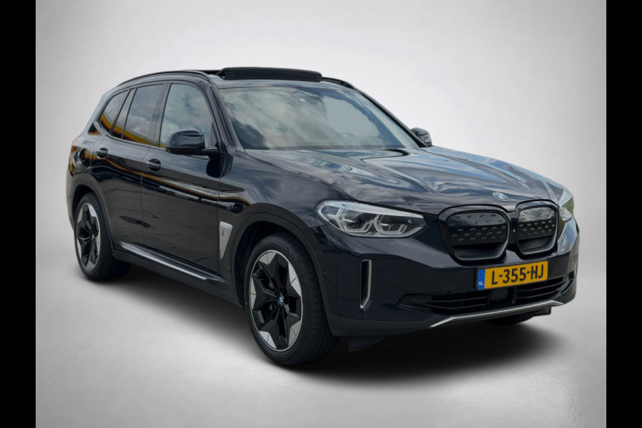 BMW iX3 High Executive 80 kWh M-pakket SOH 96% (1e eig, NL-auto, Dealer OndH, Panoramadak, Navi Pro, Camera, H&K, Autopilot, Etc))