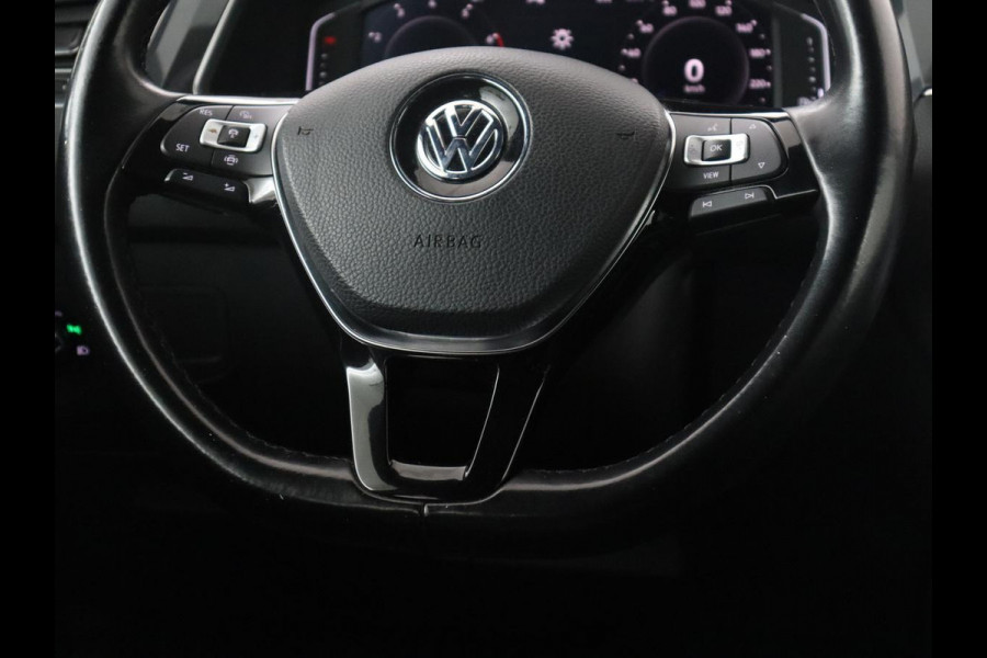 Volkswagen Tiguan Allspace 1.5 TSI Highline Business R | Leder | Trekhaak | Virtual dashboard | Adaptive cruise | Camera | Park assist | Carplay | Climate control | Stoelverwarming | Full LED |