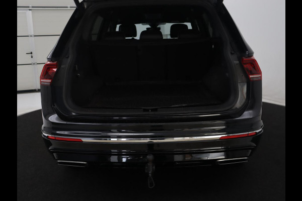 Volkswagen Tiguan Allspace 1.5 TSI Highline Business R | Leder | Trekhaak | Virtual dashboard | Adaptive cruise | Camera | Park assist | Carplay | Climate control | Stoelverwarming | Full LED |