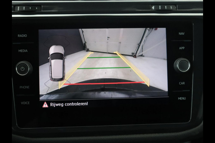 Volkswagen Tiguan Allspace 1.5 TSI Highline Business R | Leder | Trekhaak | Virtual dashboard | Adaptive cruise | Camera | Park assist | Carplay | Climate control | Stoelverwarming | Full LED |