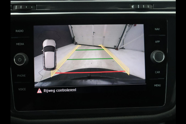 Volkswagen Tiguan Allspace 1.5 TSI Highline Business R | Leder | Trekhaak | Virtual dashboard | Adaptive cruise | Camera | Park assist | Carplay | Climate control | Stoelverwarming | Full LED |