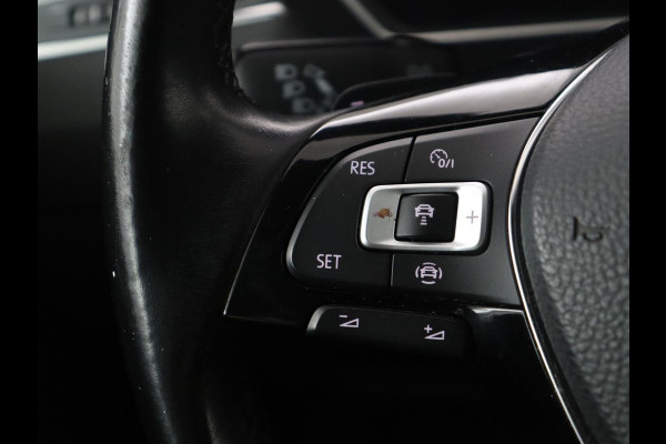 Volkswagen Tiguan Allspace 1.5 TSI Highline Business R | Leder | Trekhaak | Virtual dashboard | Adaptive cruise | Camera | Park assist | Carplay | Climate control | Stoelverwarming | Full LED |