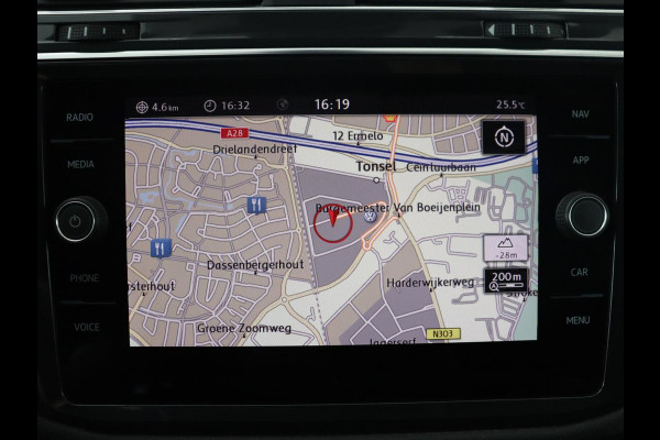 Volkswagen Tiguan Allspace 1.5 TSI Highline Business R | Leder | Trekhaak | Virtual dashboard | Adaptive cruise | Camera | Park assist | Carplay | Climate control | Stoelverwarming | Full LED |
