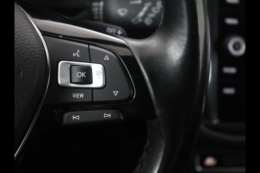 Volkswagen Tiguan Allspace 1.5 TSI Highline Business R | Leder | Trekhaak | Virtual dashboard | Adaptive cruise | Camera | Park assist | Carplay | Climate control | Stoelverwarming | Full LED |