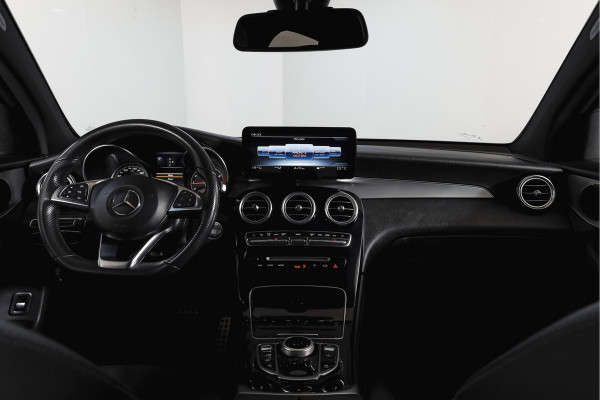 Mercedes-Benz GLC Coupé 250 4MATIC 211 PK Premium AMG Line | S/K-Panodak | Cruise | Stoelverw. | PDC | Camera | App. Connect | ECC | LM 21" |