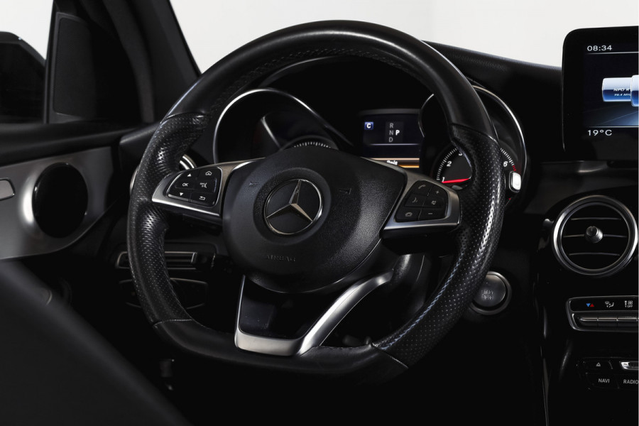 Mercedes-Benz GLC Coupé 250 4MATIC 211 PK Premium AMG Line | S/K-Panodak | Cruise | Stoelverw. | PDC | Camera | App. Connect | ECC | LM 21" |