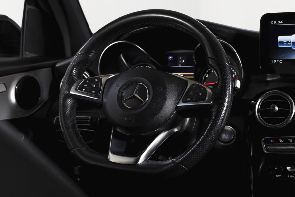 Mercedes-Benz GLC Coupé 250 4MATIC 211 PK Premium AMG Line | S/K-Panodak | Cruise | Stoelverw. | PDC | Camera | App. Connect | ECC | LM 21" |