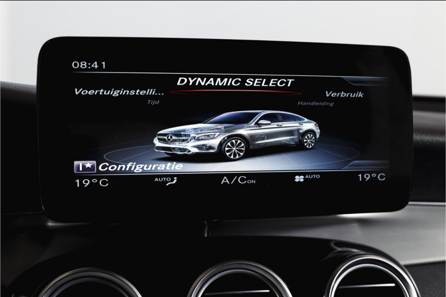 Mercedes-Benz GLC Coupé 250 4MATIC 211 PK Premium AMG Line | S/K-Panodak | Cruise | Stoelverw. | PDC | Camera | App. Connect | ECC | LM 21" |