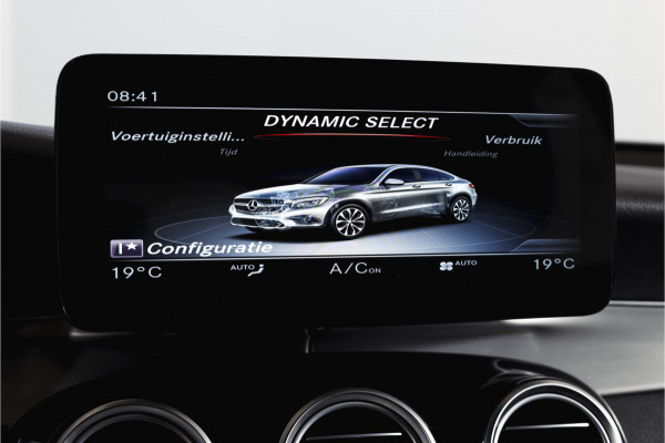 Mercedes-Benz GLC Coupé 250 4MATIC 211 PK Premium AMG Line | S/K-Panodak | Cruise | Stoelverw. | PDC | Camera | App. Connect | ECC | LM 21" |