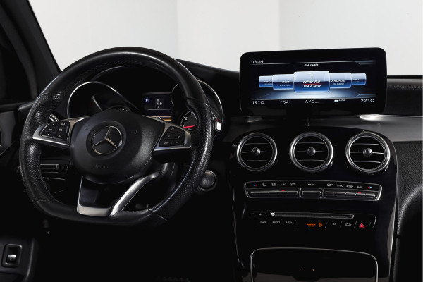 Mercedes-Benz GLC Coupé 250 4MATIC 211 PK Premium AMG Line | S/K-Panodak | Cruise | Stoelverw. | PDC | Camera | App. Connect | ECC | LM 21" |