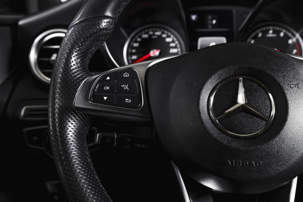 Mercedes-Benz GLC Coupé 250 4MATIC 211 PK Premium AMG Line | S/K-Panodak | Cruise | Stoelverw. | PDC | Camera | App. Connect | ECC | LM 21" |