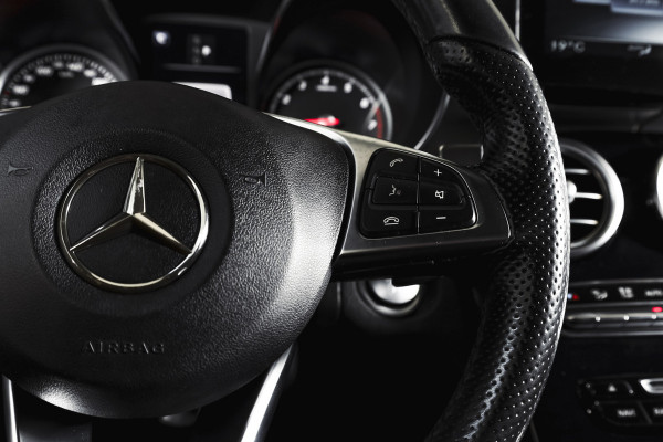 Mercedes-Benz GLC Coupé 250 4MATIC 211 PK Premium AMG Line | S/K-Panodak | Cruise | Stoelverw. | PDC | Camera | App. Connect | ECC | LM 21" |