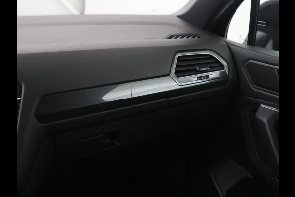 Volkswagen Tiguan Allspace 1.5 TSI Highline Business R | Leder | Trekhaak | Virtual dashboard | Adaptive cruise | Camera | Park assist | Carplay | Climate control | Stoelverwarming | Full LED |