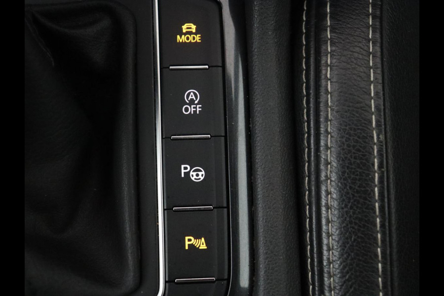Volkswagen Tiguan Allspace 1.5 TSI Highline Business R | Leder | Trekhaak | Virtual dashboard | Adaptive cruise | Camera | Park assist | Carplay | Climate control | Stoelverwarming | Full LED |