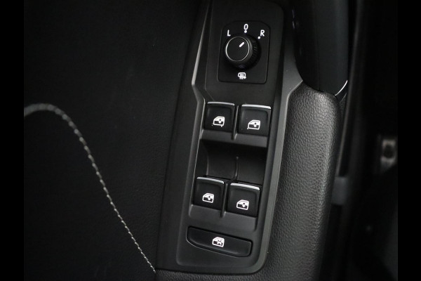Volkswagen Tiguan Allspace 1.5 TSI Highline Business R | Leder | Trekhaak | Virtual dashboard | Adaptive cruise | Camera | Park assist | Carplay | Climate control | Stoelverwarming | Full LED |