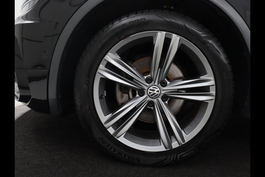 Volkswagen Tiguan Allspace 1.5 TSI Highline Business R | Leder | Trekhaak | Virtual dashboard | Adaptive cruise | Camera | Park assist | Carplay | Climate control | Stoelverwarming | Full LED |