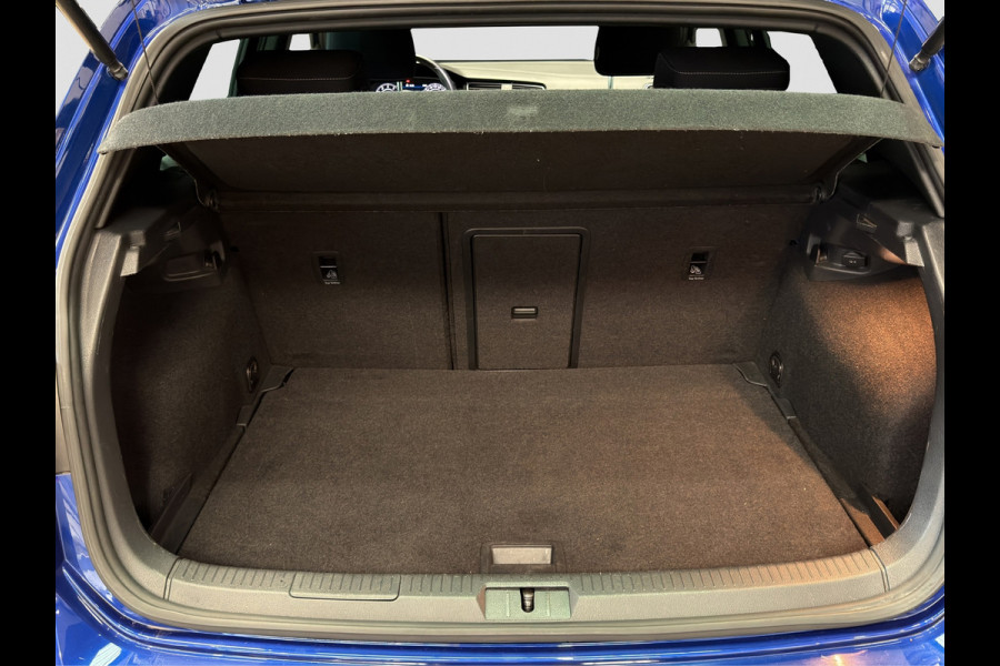 Volkswagen Golf 1.5 TSI Highline Business R|EL.Trekh|ACC|Carplay|Navi| Lapiz Blue
