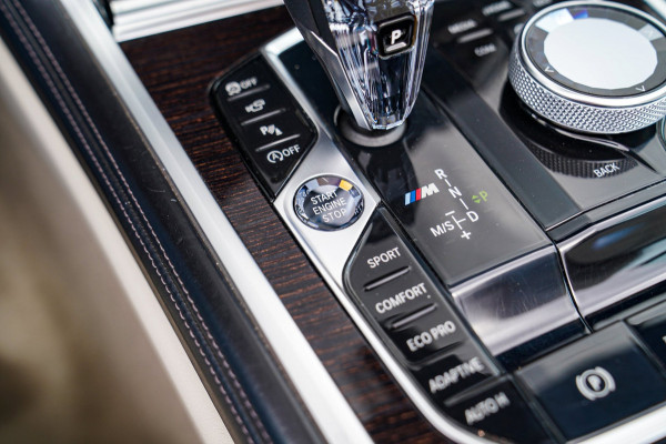 BMW 8 Serie M850i xDrive High Executive | Head Up Display | Bowers & Wilkins | 360 Camera | Laser | Stoelverkoeling