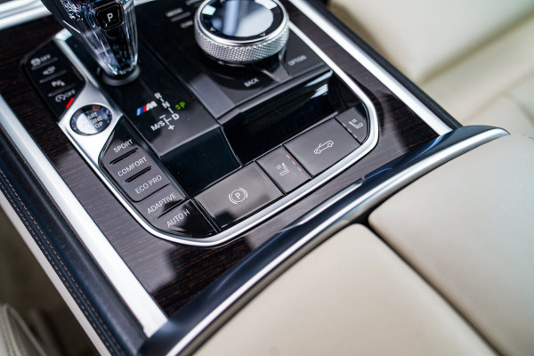 BMW 8 Serie M850i xDrive High Executive | Head Up Display | Bowers & Wilkins | 360 Camera | Laser | Stoelverkoeling