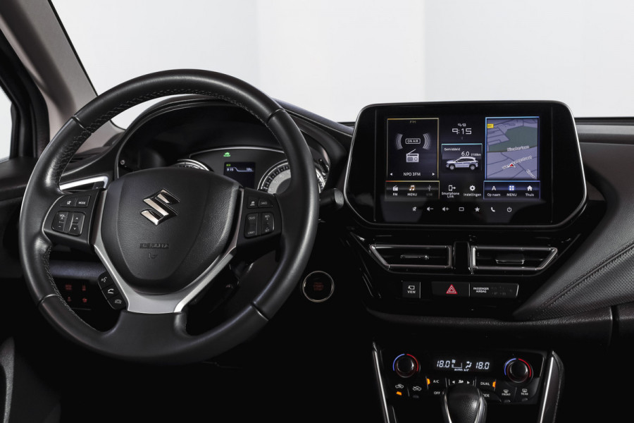 Suzuki S-Cross 1.5 Hybrid Style Orig. NL | S/K-Panodak | Adapt. Cruise | Stoelverw. | 360 Camera | PDC | NAV+App. Connect | Afn. Trekhaak | ECC | LM 17" |