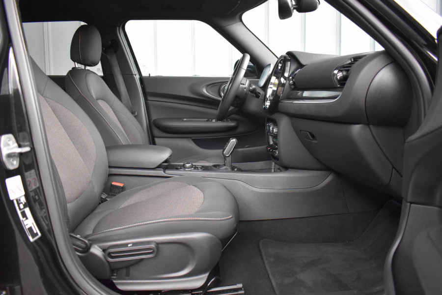 MINI Clubman 1.5 One Aut. | Xenon/LED | Stoelverwarming | Keyless | Navi | DAB | Black Pack
