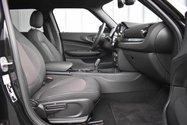 MINI Clubman 1.5 One Aut. | Xenon/LED | Stoelverwarming | Keyless | Navi | DAB | Black Pack