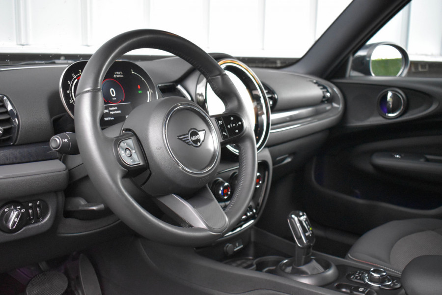 MINI Clubman 1.5 One Aut. | Xenon/LED | Stoelverwarming | Keyless | Navi | DAB | Black Pack