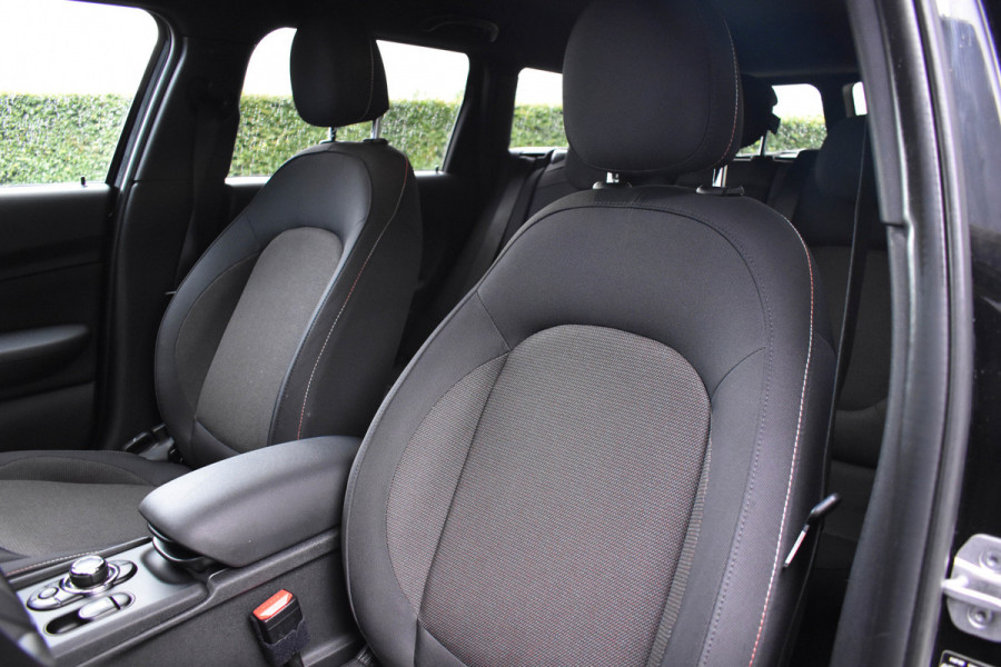 MINI Clubman 1.5 One Aut. | Xenon/LED | Stoelverwarming | Keyless | Navi | DAB | Black Pack