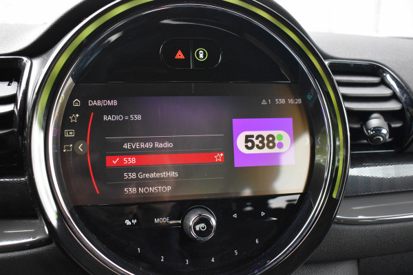 MINI Clubman 1.5 One Aut. | Xenon/LED | Stoelverwarming | Keyless | Navi | DAB | Black Pack