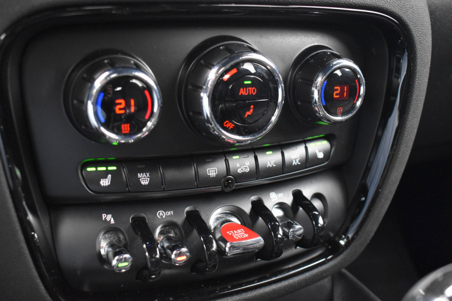 MINI Clubman 1.5 One Aut. | Xenon/LED | Stoelverwarming | Keyless | Navi | DAB | Black Pack