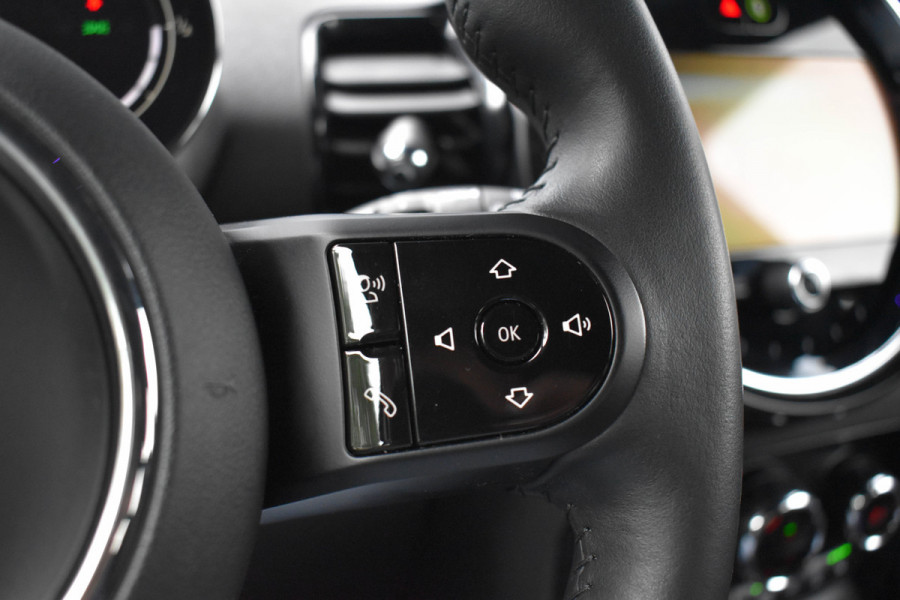 MINI Clubman 1.5 One Aut. | Xenon/LED | Stoelverwarming | Keyless | Navi | DAB | Black Pack