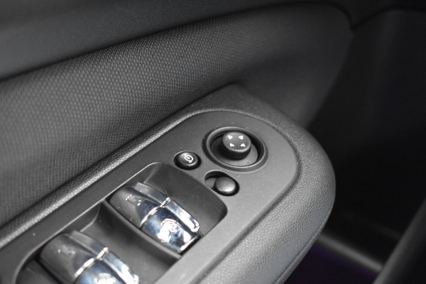 MINI Clubman 1.5 One Aut. | Xenon/LED | Stoelverwarming | Keyless | Navi | DAB | Black Pack