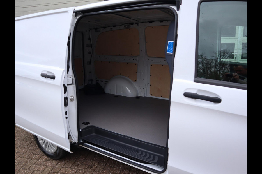 Mercedes-Benz eVito 112 66 kWh SoH 97,6 % AC + DC Snelladen L2 Lang - LM - Camera - 3 Zits - Betimmerd