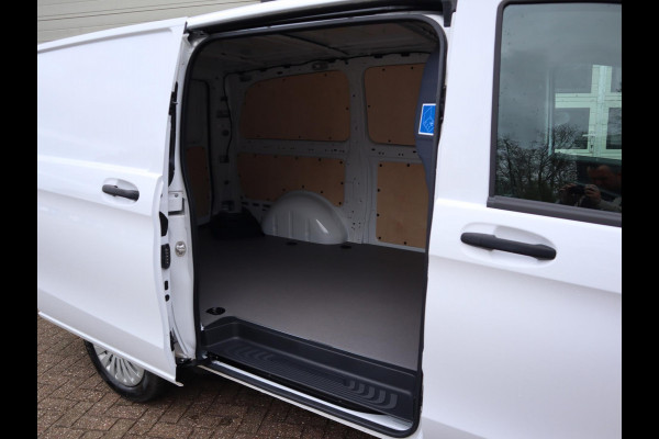 Mercedes-Benz eVito 112 66 kWh SoH 97,6 % AC + DC Snelladen L2 Lang - LM - Camera - 3 Zits - Betimmerd