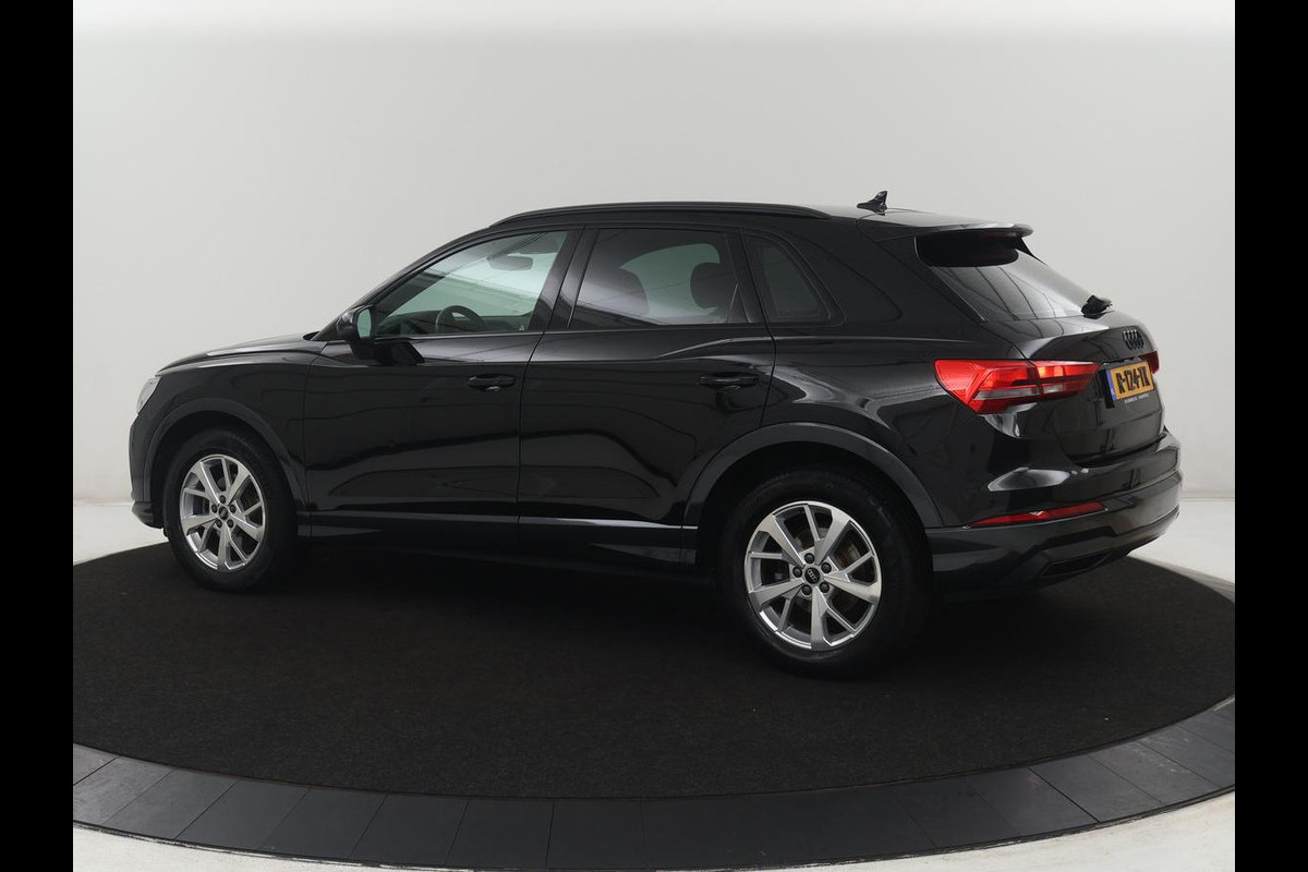 Audi Q3 35 TFSI S edition | Leder | Virtual Dashboard | Carplay | Stoelverwarming | Climate control | Cruise control | Camera | Park assist | Navigatie |