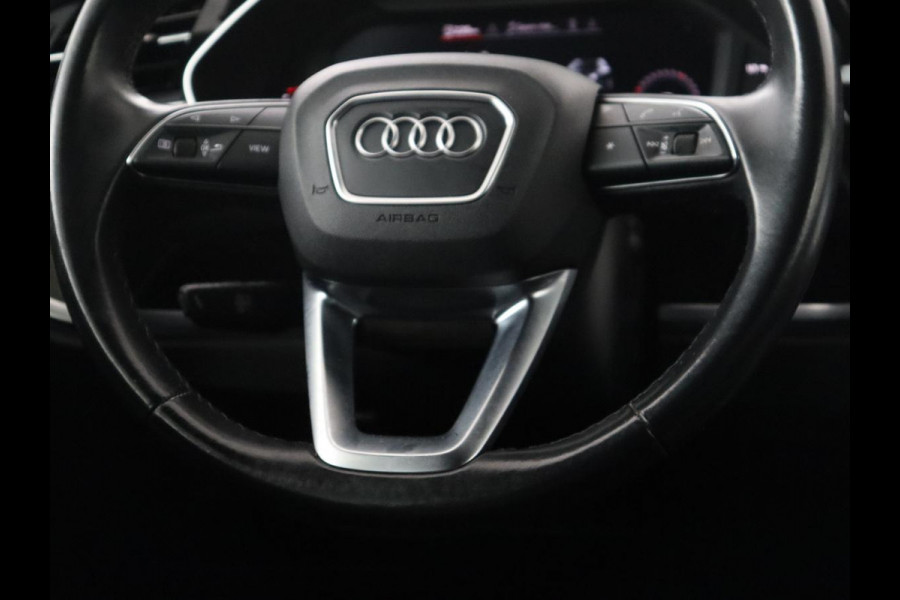 Audi Q3 35 TFSI S edition | Leder | Virtual Dashboard | Carplay | Stoelverwarming | Climate control | Cruise control | Camera | Park assist | Navigatie |