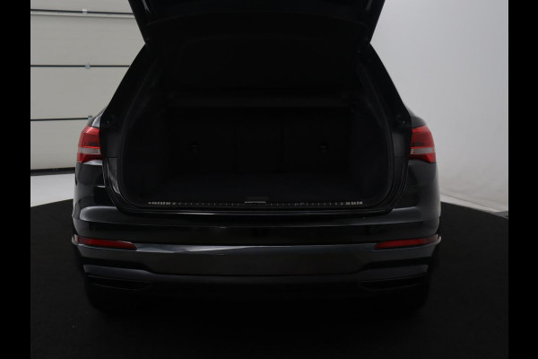 Audi Q3 35 TFSI S edition | Leder | Virtual Dashboard | Carplay | Stoelverwarming | Climate control | Cruise control | Camera | Park assist | Navigatie |