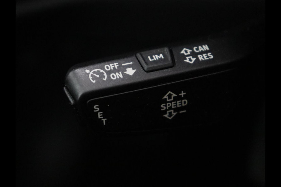Audi Q3 35 TFSI S edition | Leder | Virtual Dashboard | Carplay | Stoelverwarming | Climate control | Cruise control | Camera | Park assist | Navigatie |