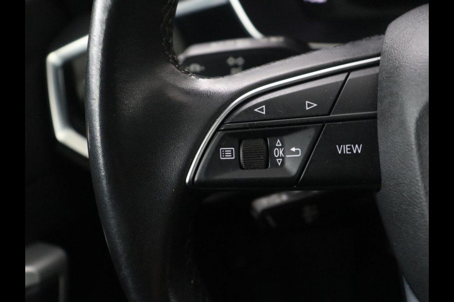 Audi Q3 35 TFSI S edition | Leder | Virtual Dashboard | Carplay | Stoelverwarming | Climate control | Cruise control | Camera | Park assist | Navigatie |