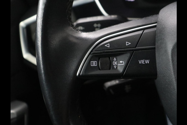 Audi Q3 35 TFSI S edition | Leder | Virtual Dashboard | Carplay | Stoelverwarming | Climate control | Cruise control | Camera | Park assist | Navigatie |