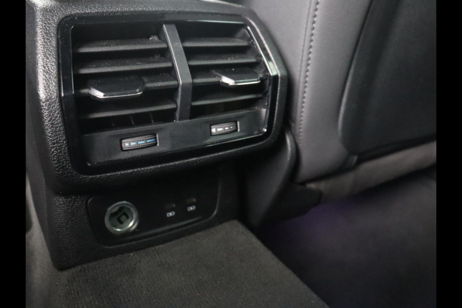 Audi Q3 35 TFSI S edition | Leder | Virtual Dashboard | Carplay | Stoelverwarming | Climate control | Cruise control | Camera | Park assist | Navigatie |