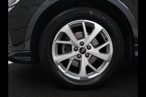 Audi Q3 35 TFSI S edition | Leder | Virtual Dashboard | Carplay | Stoelverwarming | Climate control | Cruise control | Camera | Park assist | Navigatie |