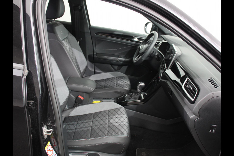 Volkswagen T-Roc 1.5 TSI 150pk Automaat R-Line Edition Navigatie Apple Carplay/Android Auto Camera Climate Control Electrisch te openen achterklep Dab Verwarmbare stoelen