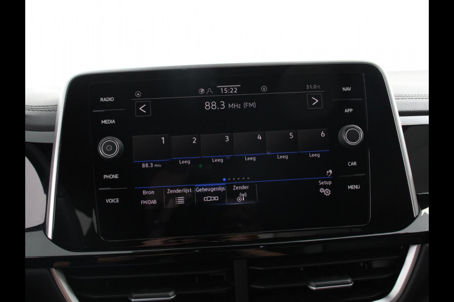 Volkswagen T-Roc 1.5 TSI 150pk Automaat R-Line Edition Navigatie Apple Carplay/Android Auto Camera Climate Control Electrisch te openen achterklep Dab Verwarmbare stoelen