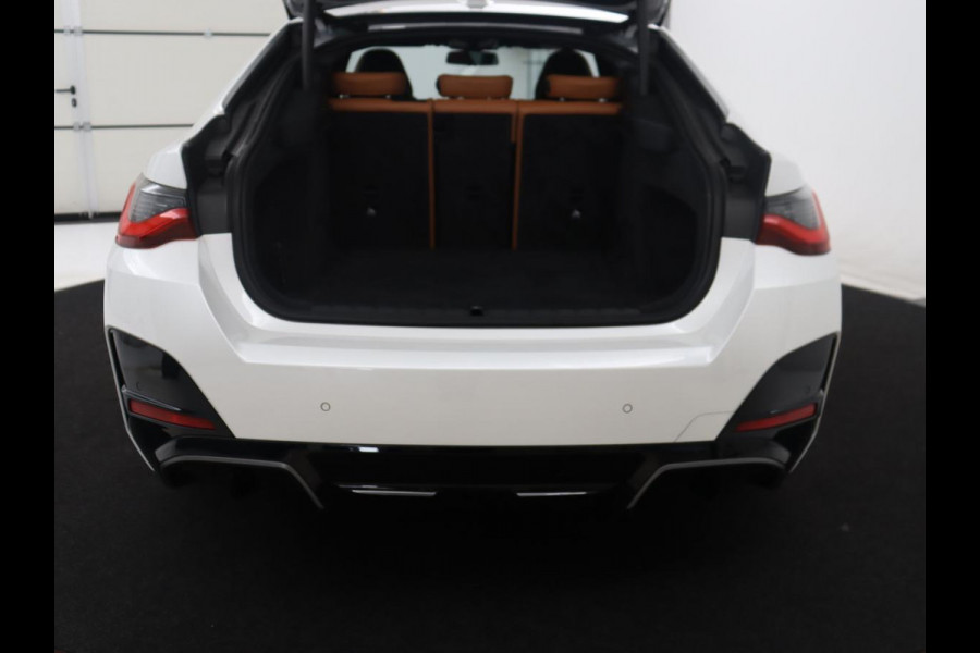 BMW i4 M50 High Executive 84 kWh | SOH 94.5% | Leder | Adaptive cruise | M-Sport stoelen | Head up | 360 camera | Memory | Stuur/stoel verwarming | M-sport stuur |