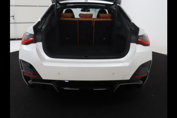 BMW i4 M50 High Executive 84 kWh | SOH 94.5% | Leder | Adaptive cruise | M-Sport stoelen | Head up | 360 camera | Memory | Stuur/stoel verwarming | M-sport stuur |