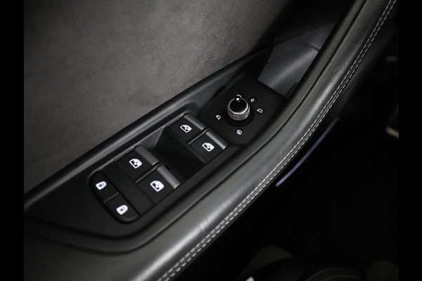 Audi A4 Avant 2.9 TFSI RS 4 quattro 450pk | Panoramadak | Adaptive cruise controle | Matrix | Trekhaak | Elektrisch verstelbare voorstoelen met geheugen | Stoelverwarming voor en achter