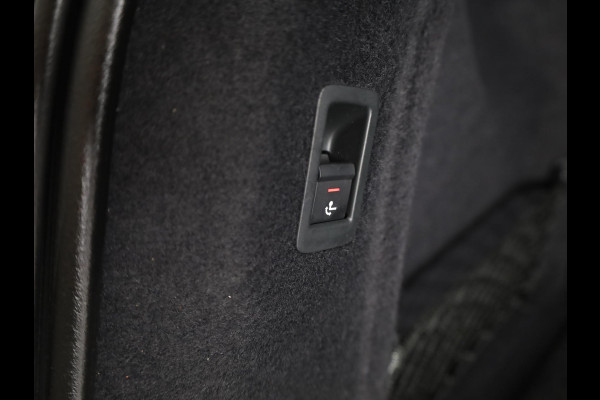 Audi A4 Avant 2.9 TFSI RS 4 quattro 450pk | Panoramadak | Adaptive cruise controle | Matrix | Trekhaak | Elektrisch verstelbare voorstoelen met geheugen | Stoelverwarming voor en achter