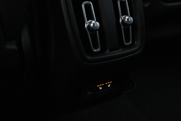 Volvo XC40 Recharge Twin Ultimate 82 kWh 408 PK, SOH 93 %, Trekhaak, Panoramadak, Harman/kardon, 360 Camera, 4X Stoelverwarming