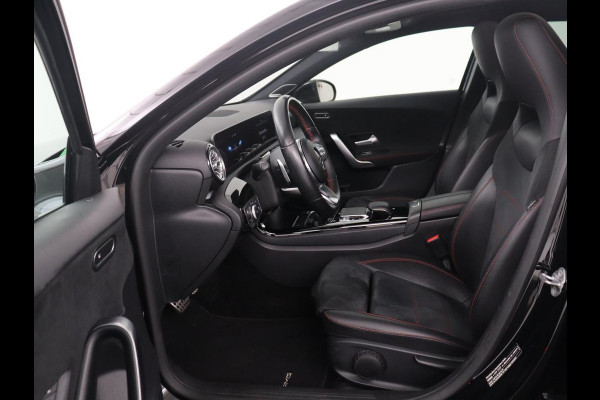 Mercedes-Benz A-Klasse 250 Premium Plus | AMG Line | Panoramadak | Trekhaak | Sfeerverlichting | Leder/alcantara | Burnmeister | Full LED | Stoelverwarming |